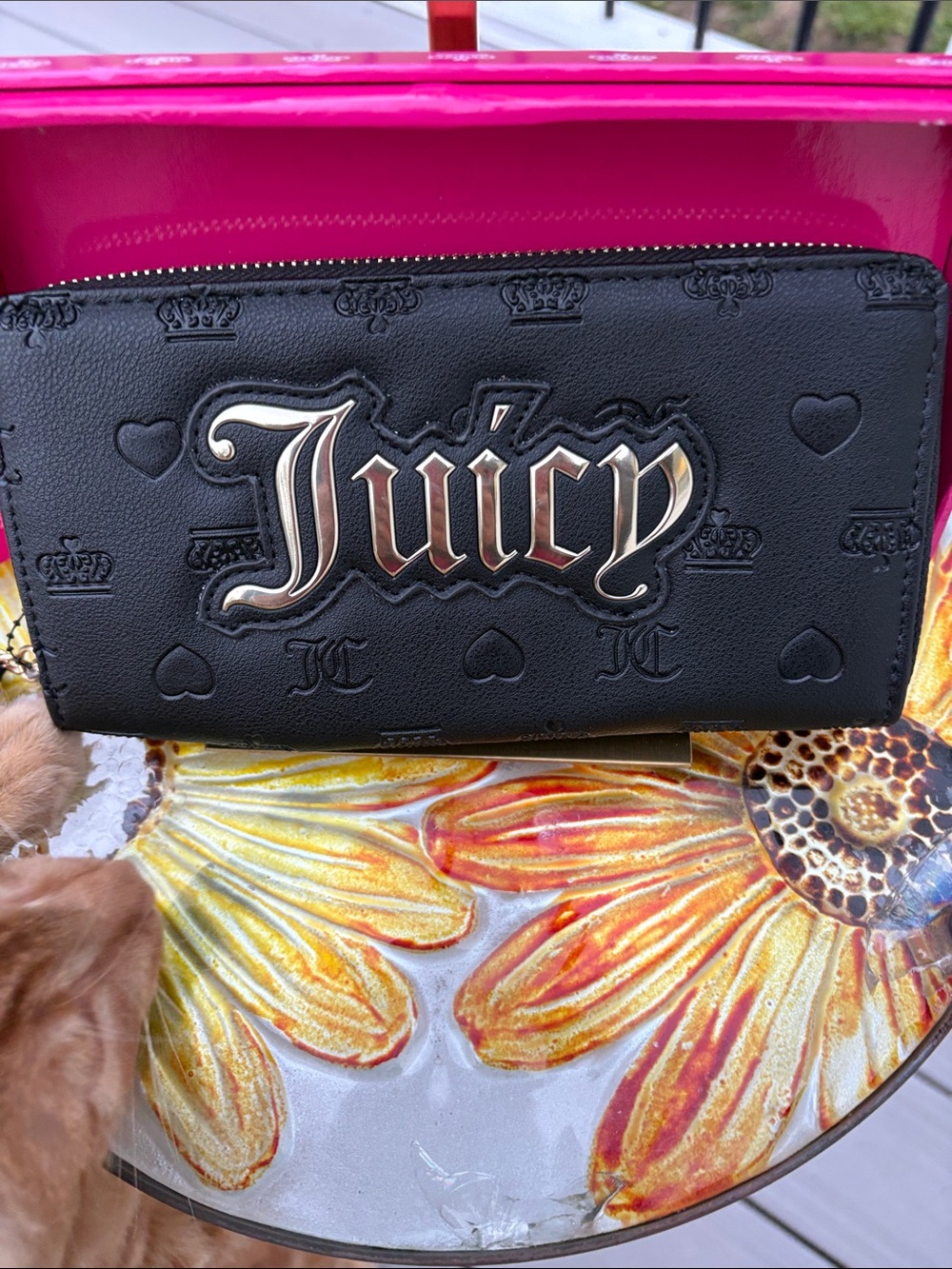 Juicy Couture Liquorice Liquid Gold Logo Large Zip Around Wallet Box Set- NWT - Picture 3 of 6